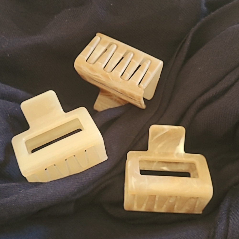 Hair claw clips